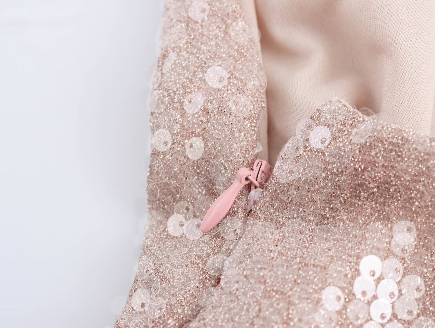 Robe dos nu plissée à sequins Éliane