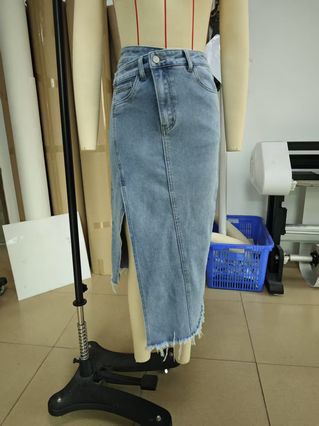 Jupe asymétrique en jean Zaniya