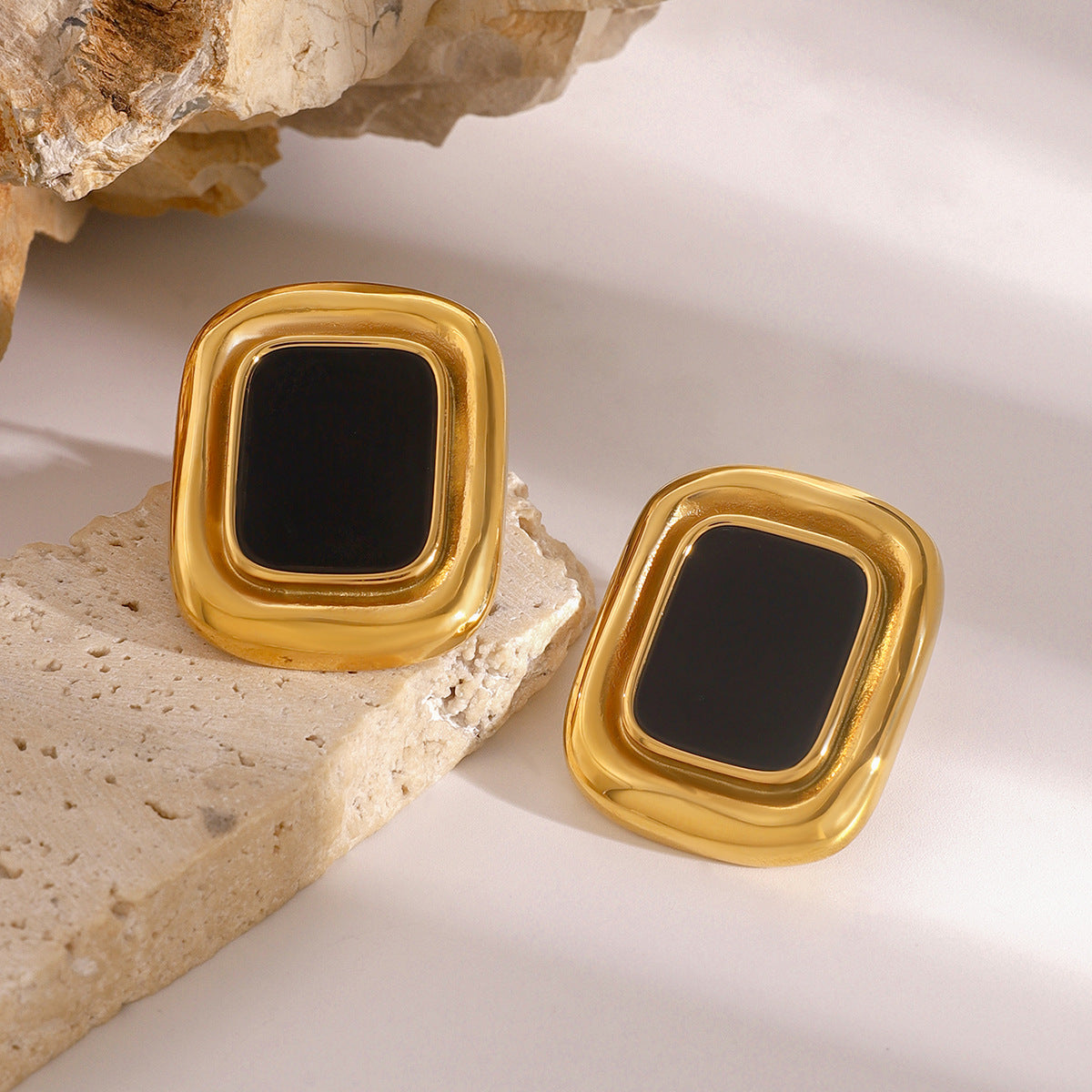 Boucles d'oreilles carrées en résine Imara