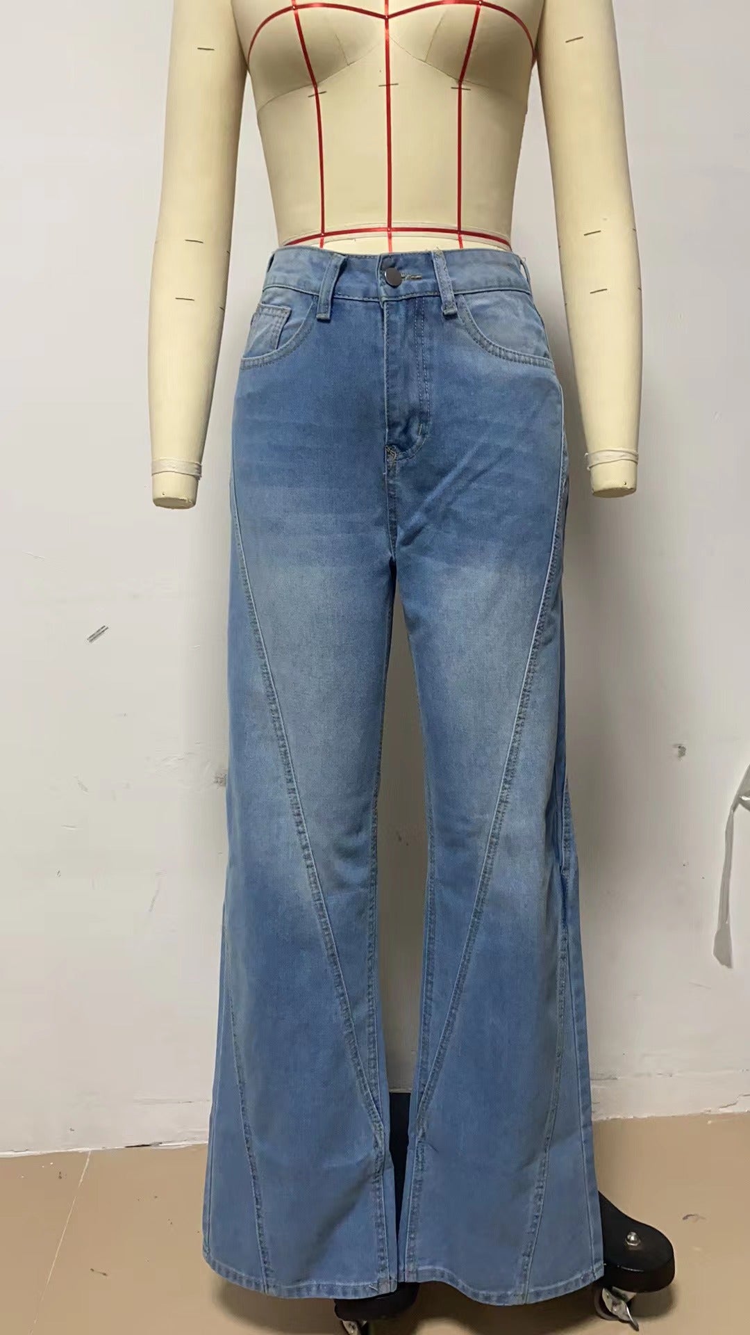 Jean Taliya à jambes larges et coutures lâches