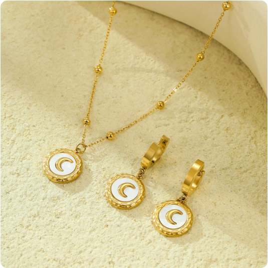 Ensemble collier et boucles d'oreilles en lune Nyali 