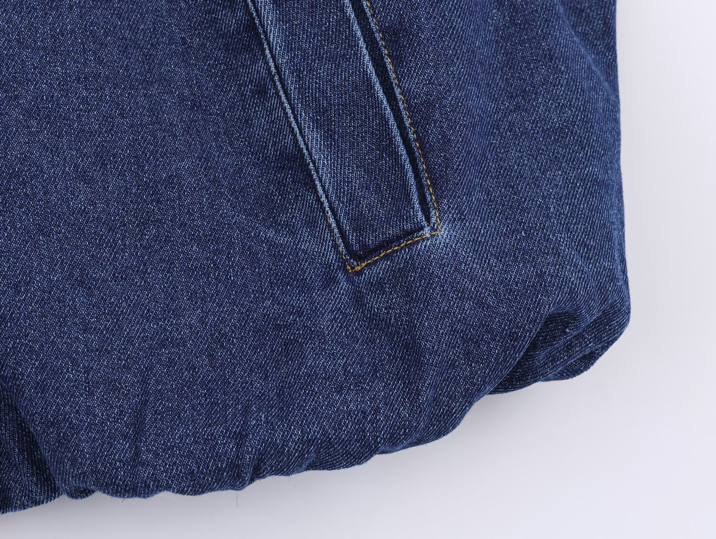 Veste en jean à col roulé style urbain chic