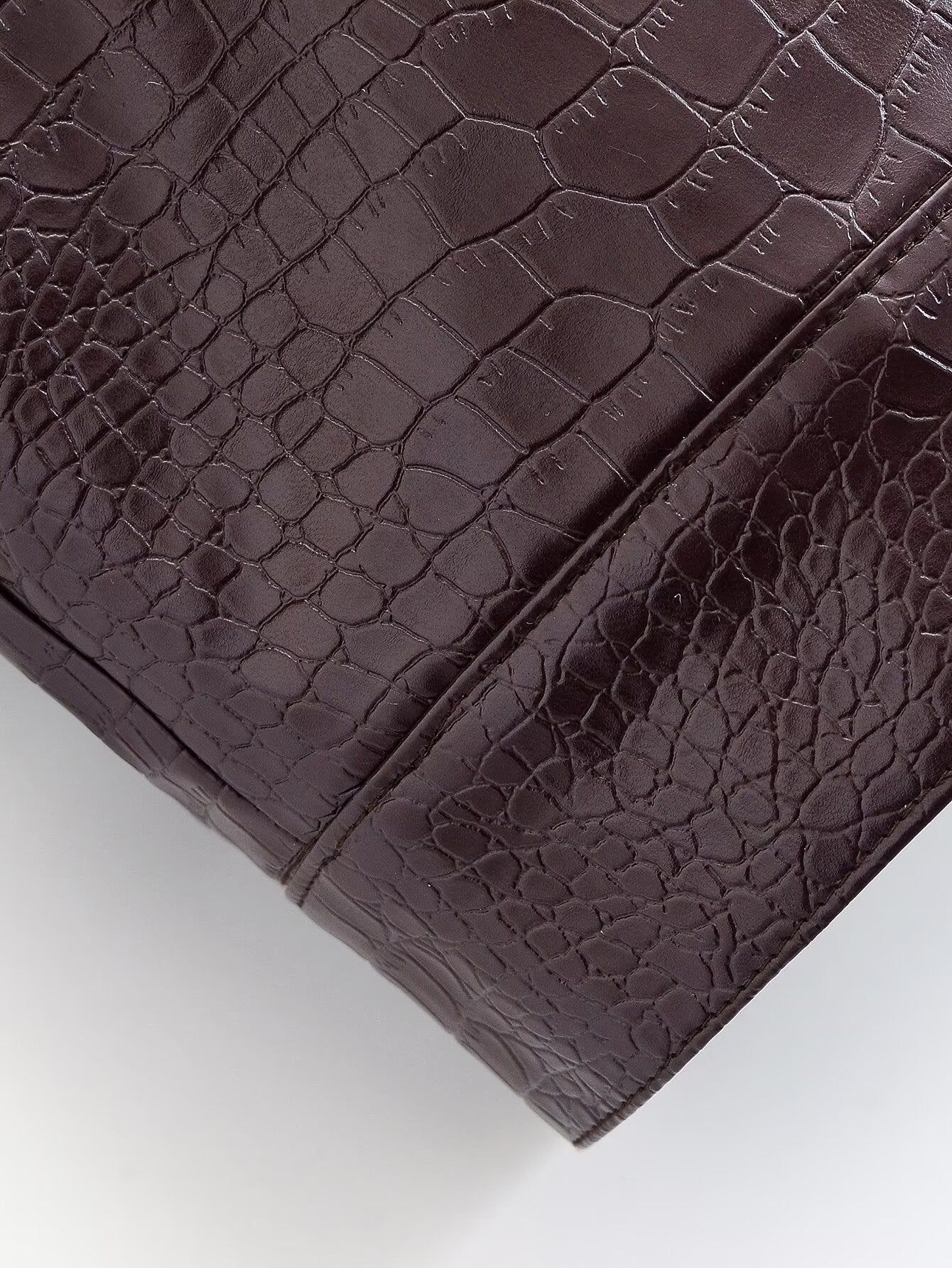 Valencia Crocodile Glossy Set