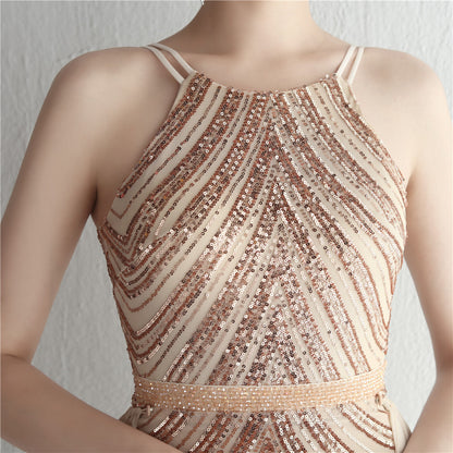 Robe de cocktail Zayla à dos nu ornée de perles