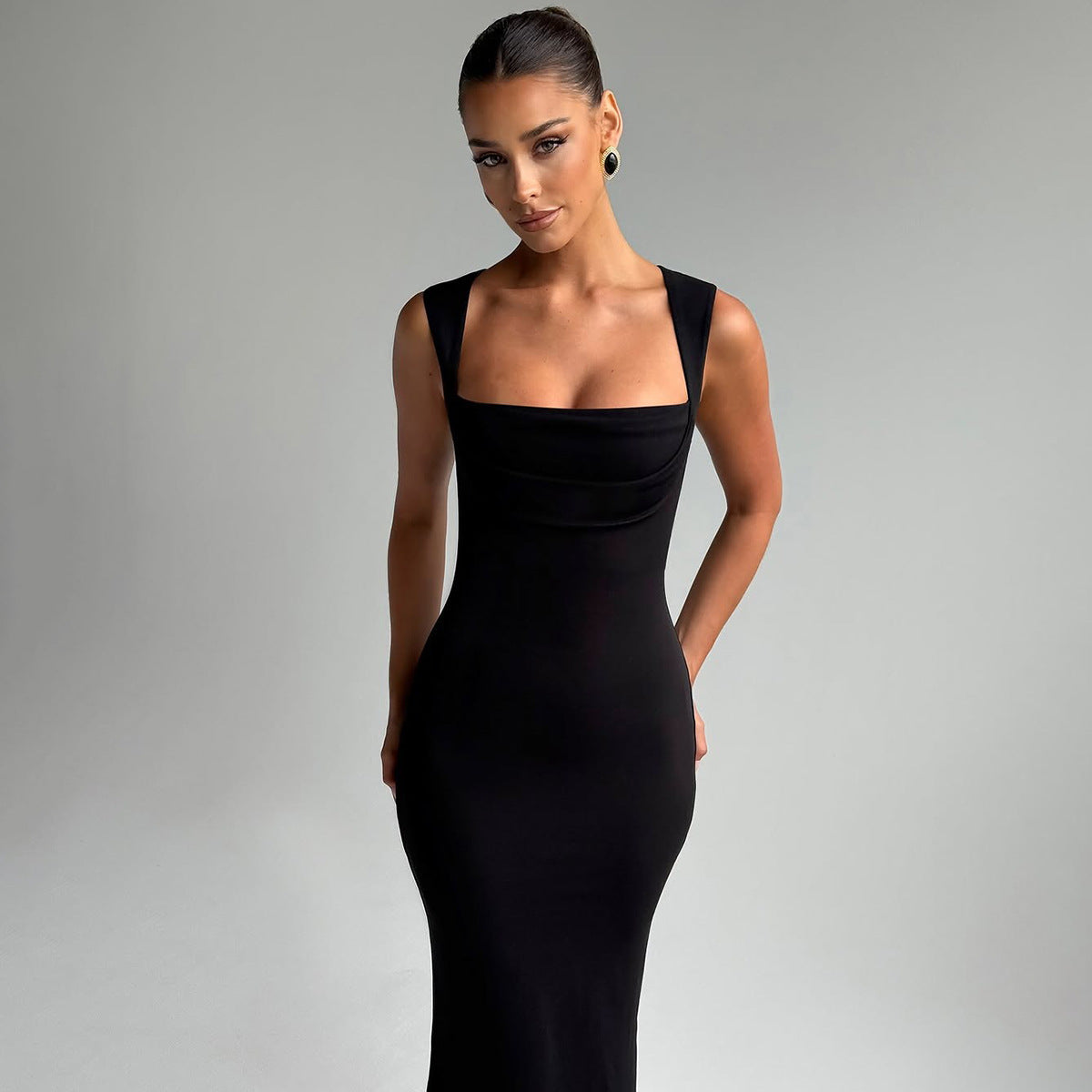 Robe cintrée à col carré Amaya