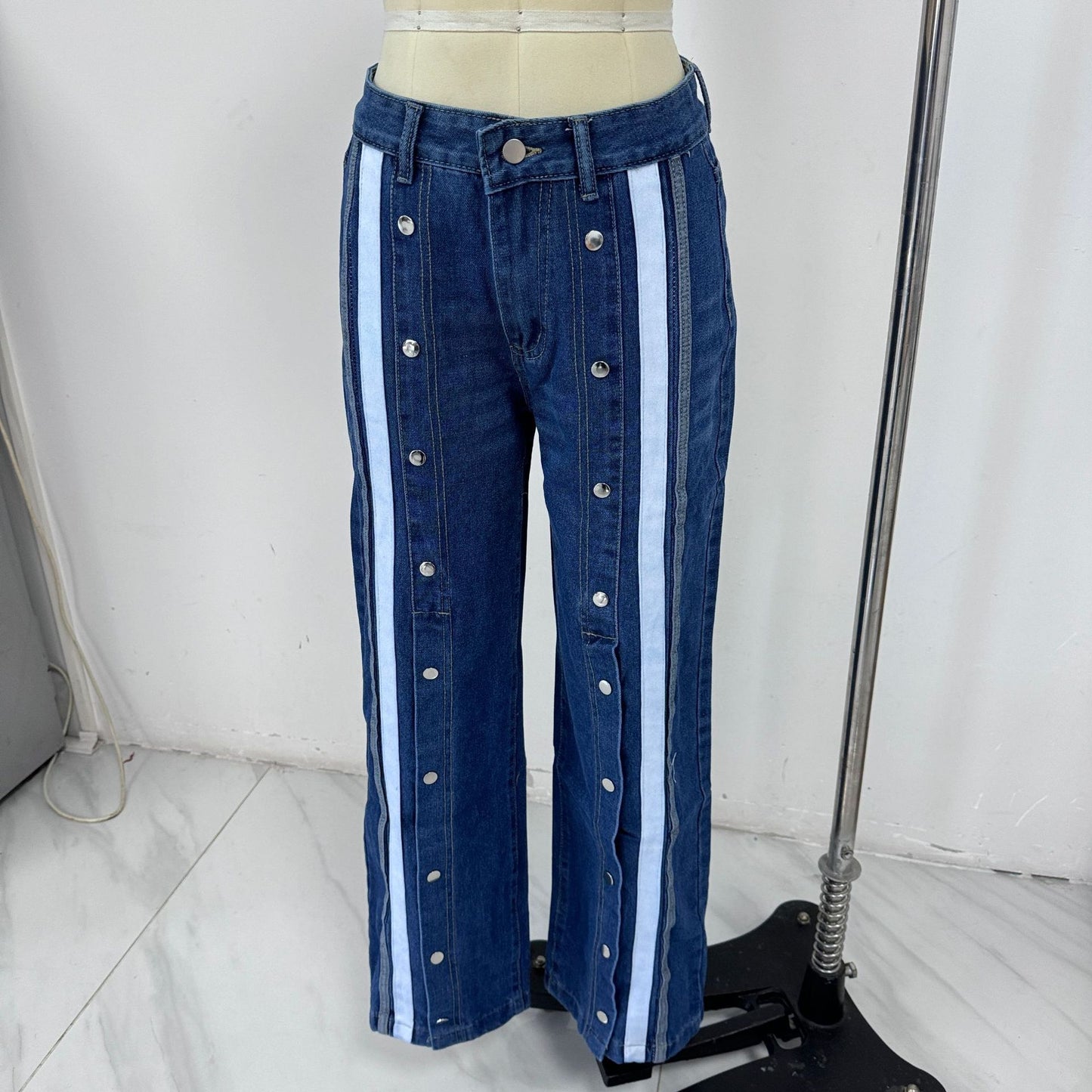 Pantalon en denim à jambes larges et color-block Zyara
