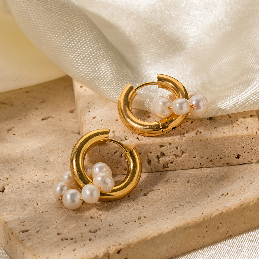Boucles d'oreilles asymétriques Sade Pearl