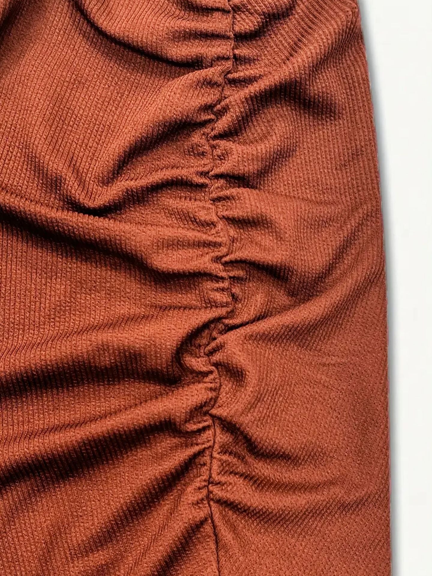 Robe sirène asymétrique en satin Abeni