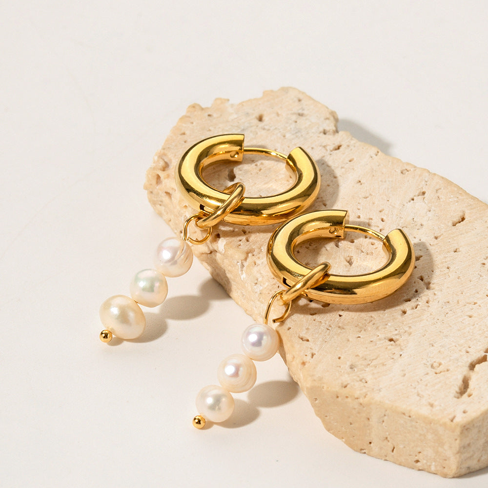 Boucles d'oreilles asymétriques Sade Pearl