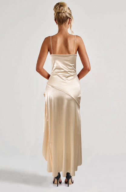 Robe Nolya cintrée à fente haute