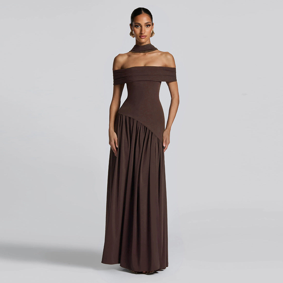 Robe Amira à col foulard fendue et dos nu