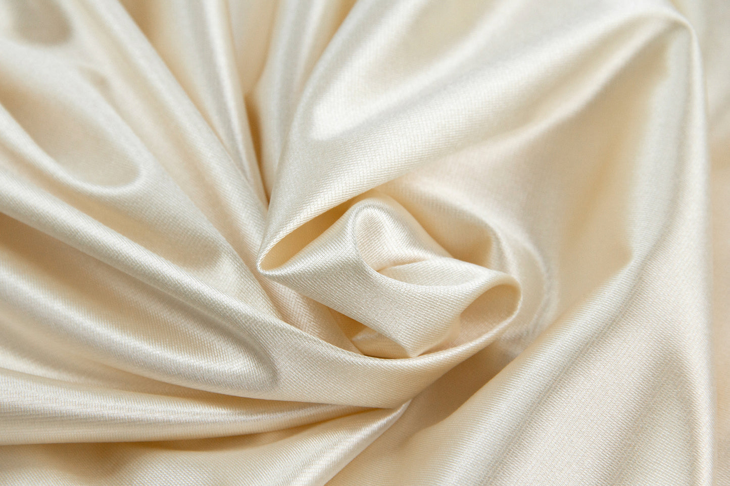 Robe Nolya cintrée à fente haute