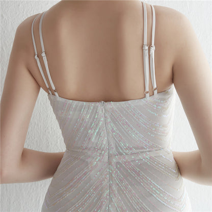 Robe de cocktail Zayla à dos nu ornée de perles