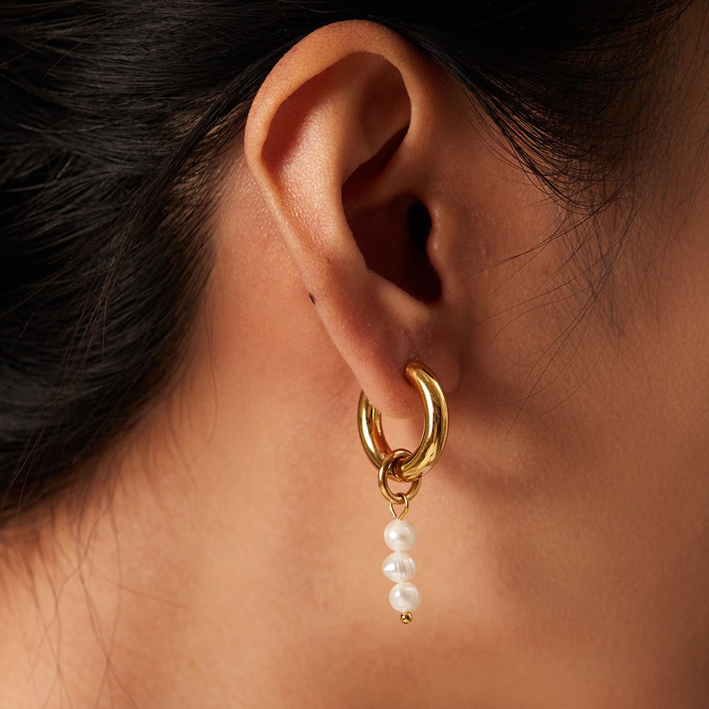 Boucles d'oreilles asymétriques Sade Pearl