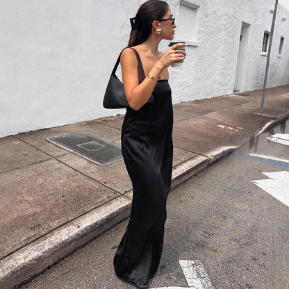 Robe en satin noir Ifunanya