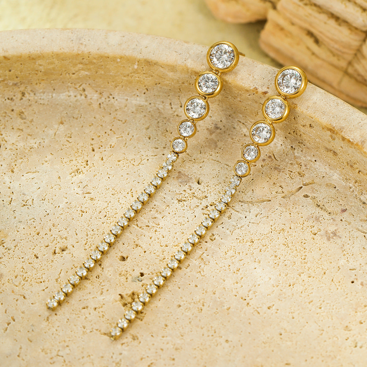Boucles d'oreilles Zayira Wild à franges en zircon