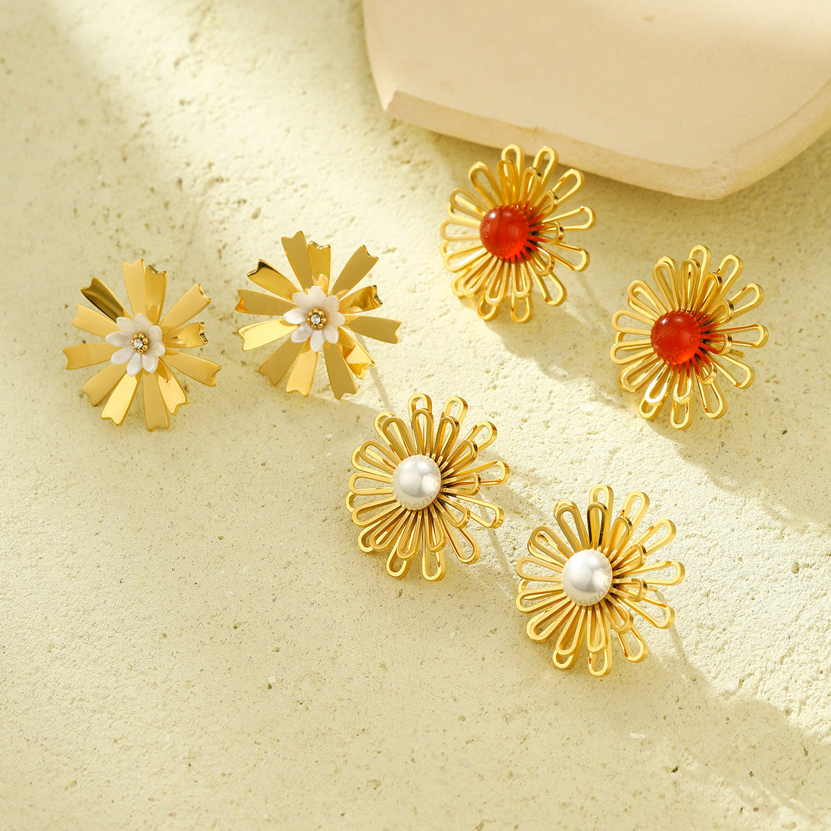 Zerayi Lace Hollow Stud Earrings