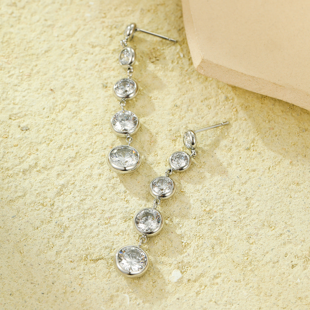 Boucles d'oreilles Zayira Wild à franges en zircon