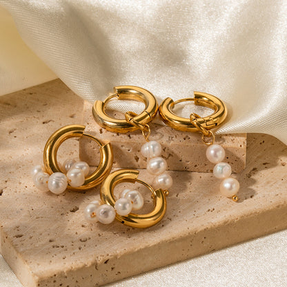 Boucles d'oreilles asymétriques Sade Pearl