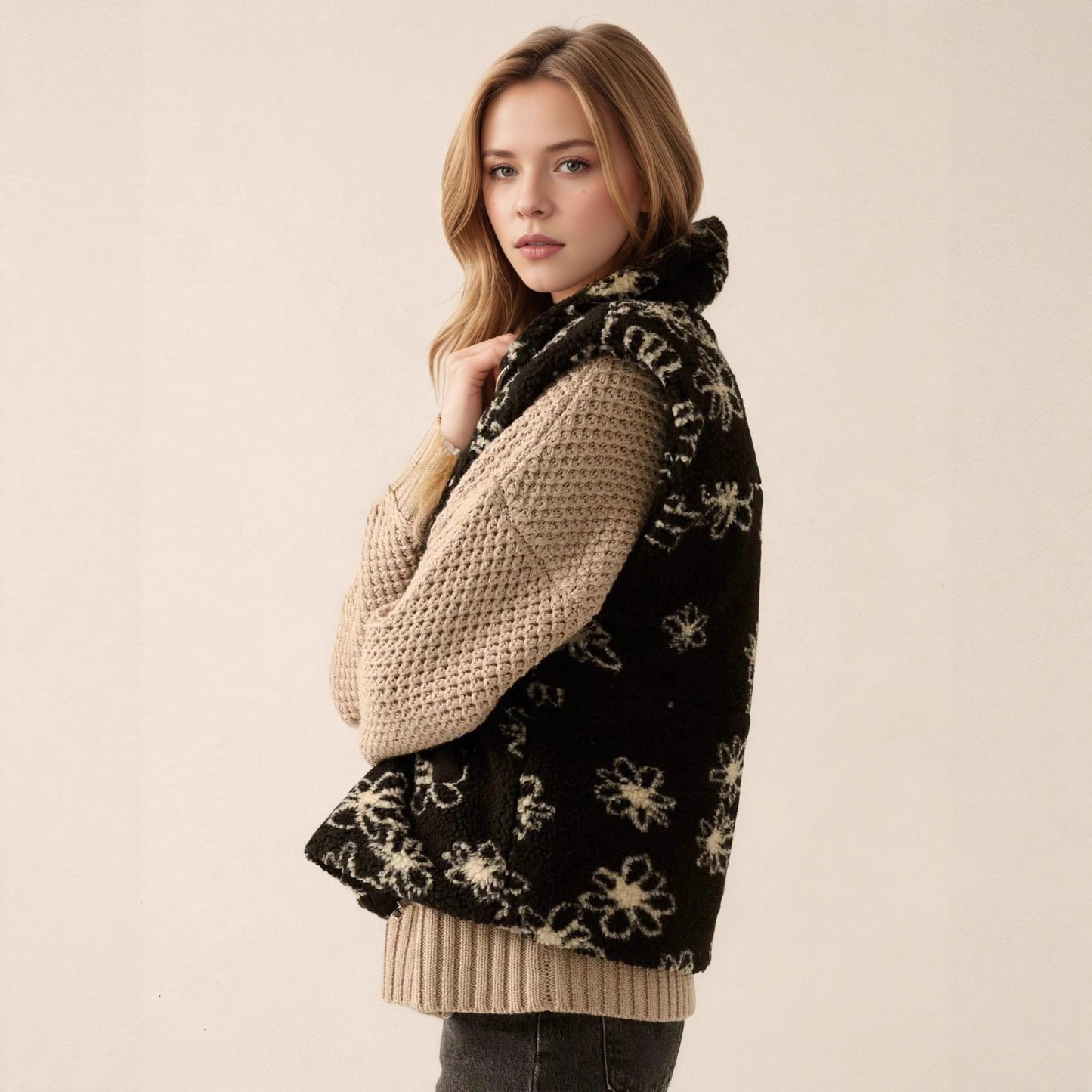 Gilet Sefira à fleurs en peau lainée