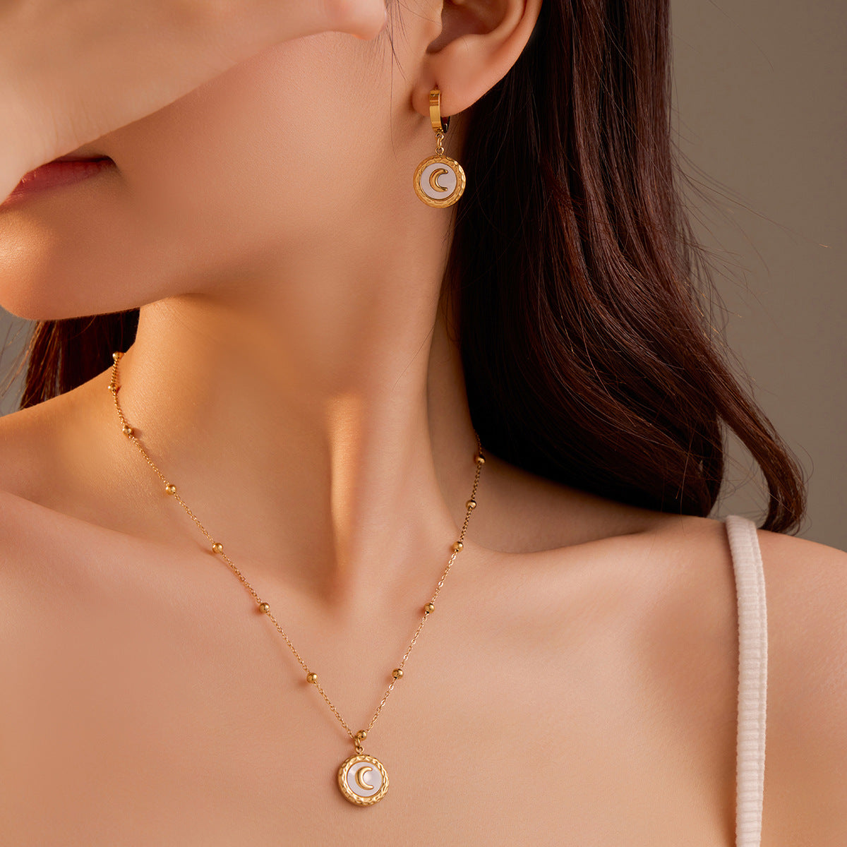 Ensemble collier et boucles d'oreilles en lune Nyali 