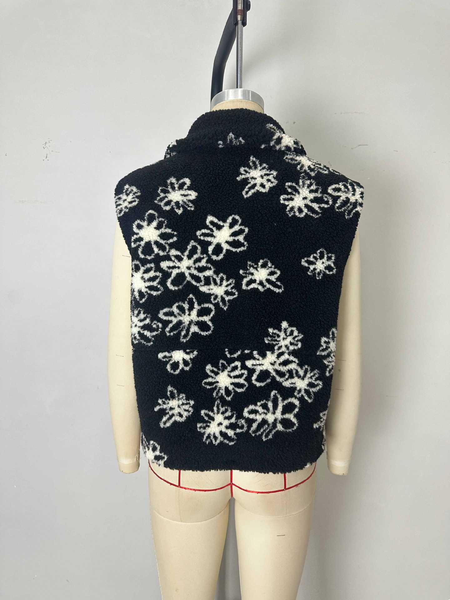 Gilet Sefira à fleurs en peau lainée