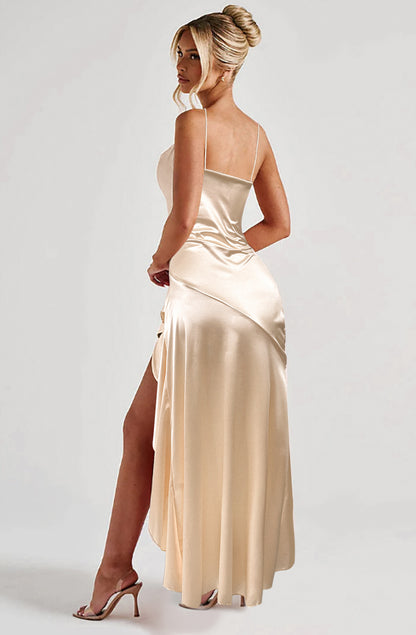 Robe Nolya cintrée à fente haute