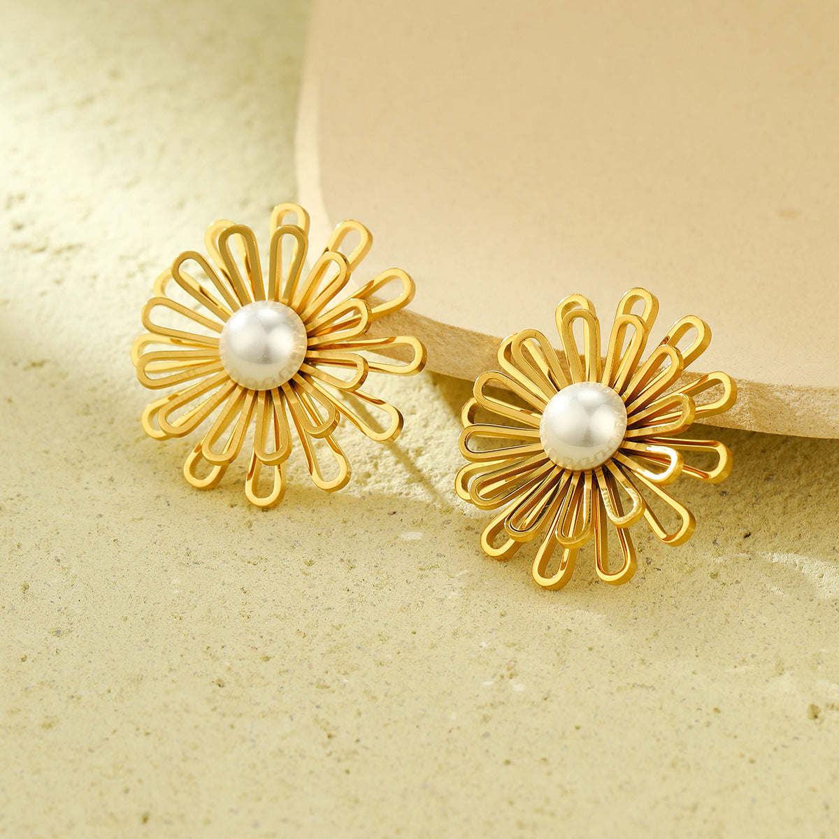 Zerayi Lace Hollow Stud Earrings