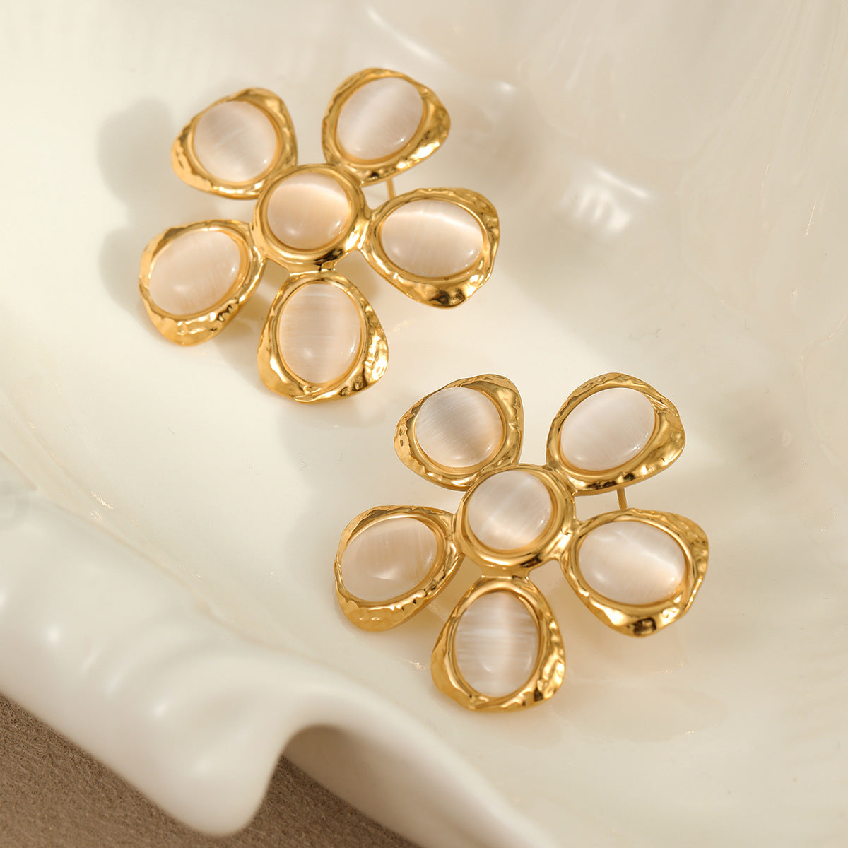 Zayira Cat Eye Floral Earrings