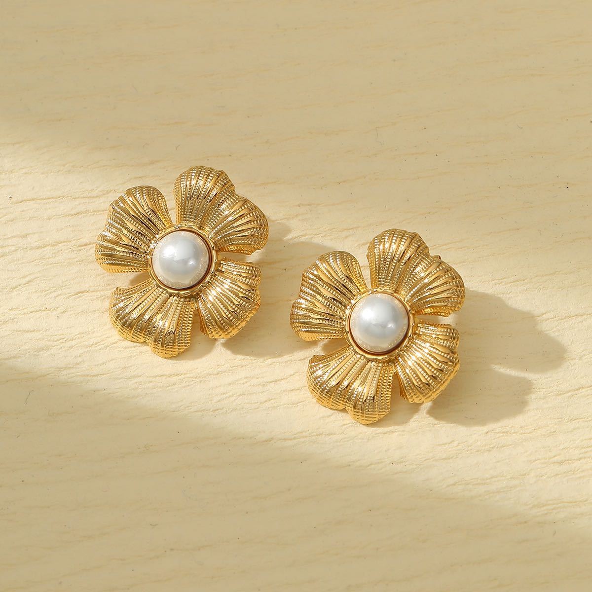 Boucles d'oreilles Zahara Pearl à motif floral