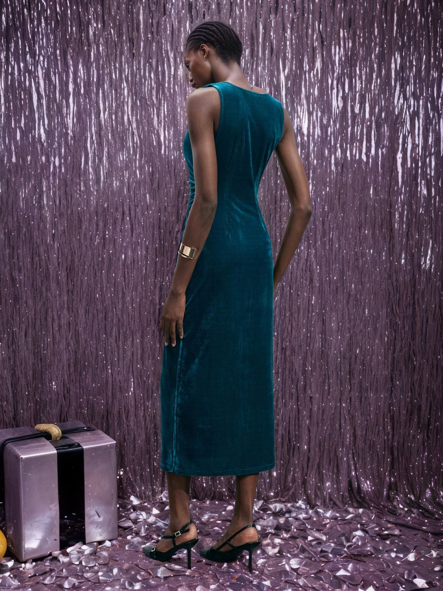 Isolde Sleeveless Velvet Evening Dress