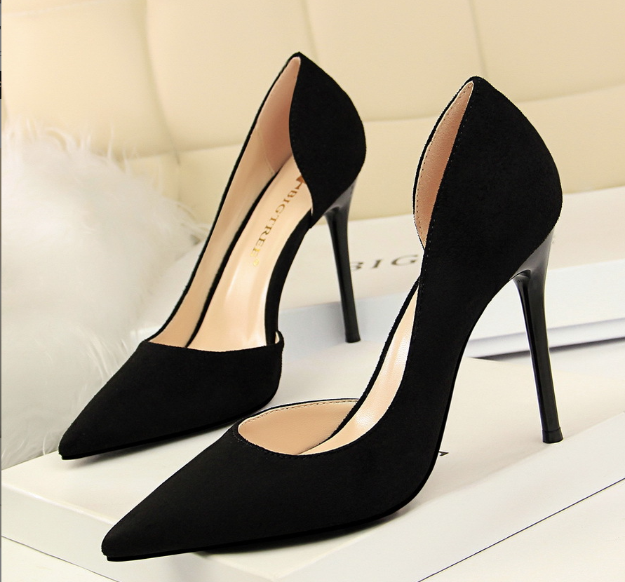 Imani Hollow Pumps
