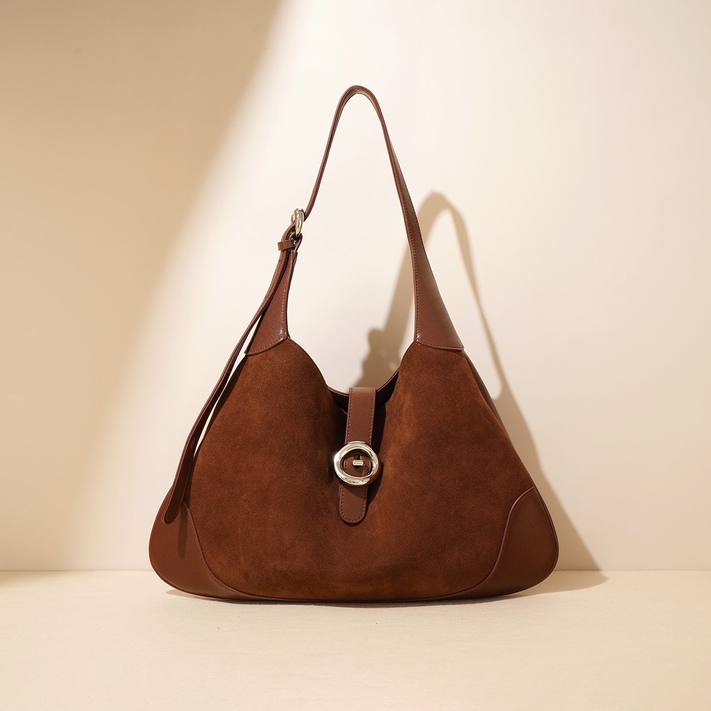 Sac à bandoulière rétro en cuir de vache Nivaro